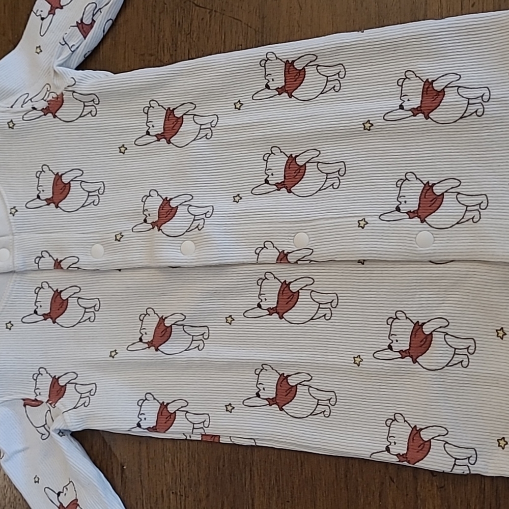 Uniqlo Winnie the Pooh Onesie 6 to 12 Months - Picture 3 of 13